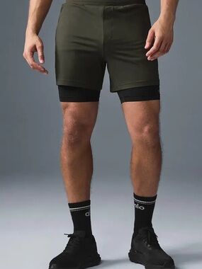 ALO Yoga Conquer React 2 in 1 Performance Short Lined - Stealth Green / Olive